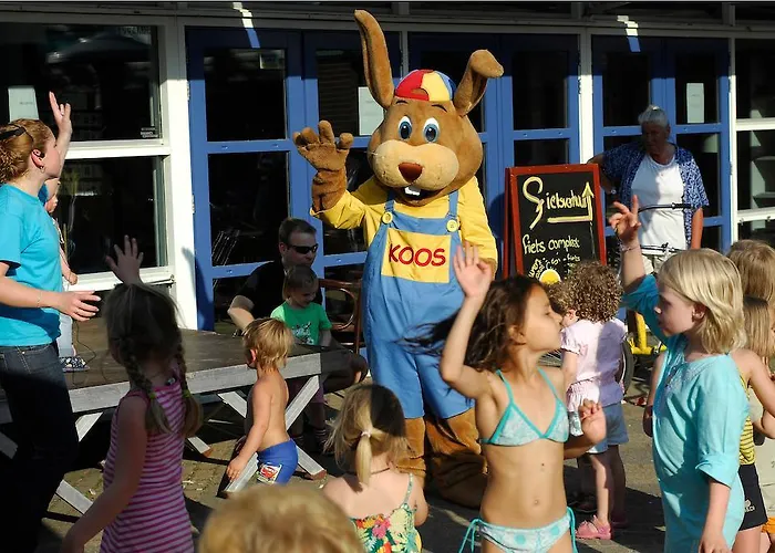 Aldeamento Turístico Roompot Kijkduinpark 3*